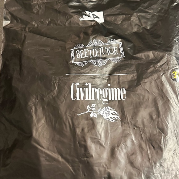 Stylish Black Graphic Tee for Men Beetle Juice Colab NWT Size Medium - Picture 6 of 11